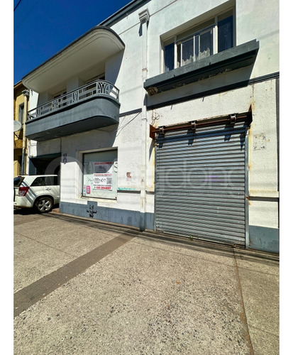 Venta De Local Comercial Céntrico Con Estacionamiento