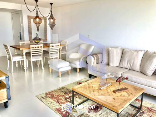 Imagen 4 de 14 de Apartamento Frente Al Mar En Playa Mansa Con Vistas Únicas.