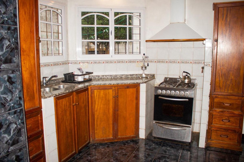 Imagen 8 de 13 de Hermosa Casa Ubicada En Banfield De 4 Ambientes