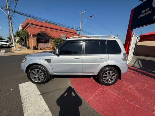 Mitsubishi Pajero TR4 2.0 4x2 Flex Aut. 5p