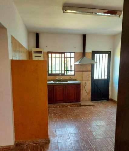Imagen 4 de 9 de Casa + Depto. En Venta C/ Cochera En Cosquín