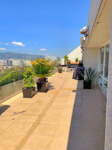 Hermoso Ph De 2 Niveles, Con Amplia Terraza, Laureles, Bosques De Las Lomas