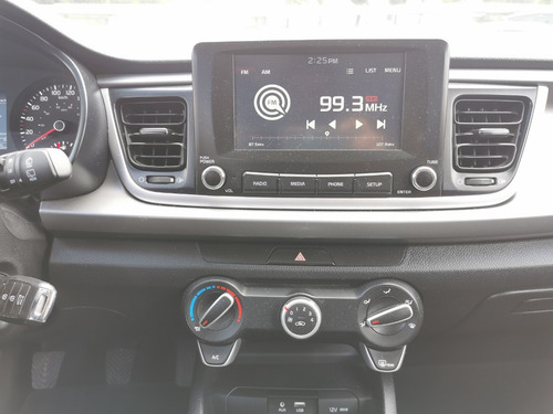 Imagen 4 de 13 de Kia Rio Hb Lx