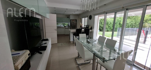 Casa De 4 Dormitorios En Venta En Solar Del Bosque, Canning