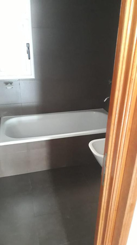 Departamento En Venta - 2 Dormitorios 1 Baño - Cochera - 85mts2 - La Plata