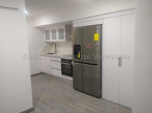 Apartamento En Venta En La Candelaria 23-24546 Yf