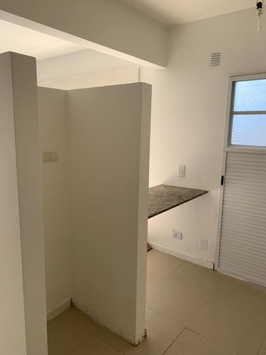 2 Amb Amplios Con Cochera Edificio Con Parrilla Y Pileta
