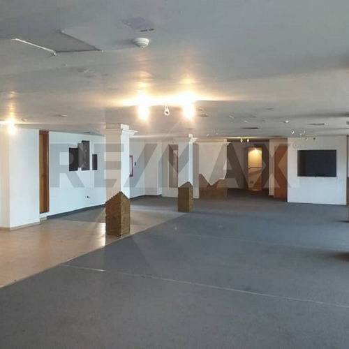 Imagen 2 de 7 de Remax Abba Alquila Local Comercial En El Paseo Colón De Puerto La Cruz