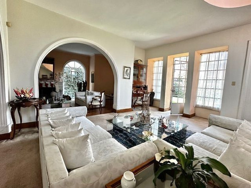 Casa En Las Lomas En Venta Con Amplio Jardin
