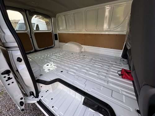 Toyota Hiace 2.8 Tdi Furgón 6at L1h1 3a 4p