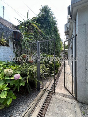 En Venta Oportunidad Complejo De 5 Apartamentos, Colonia