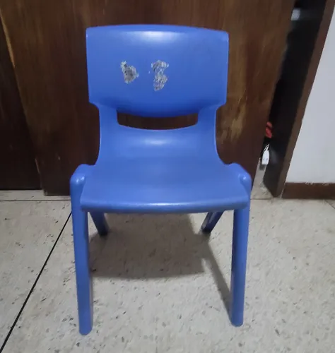 Mesa Infantil Con 2 Sillas (Usado)