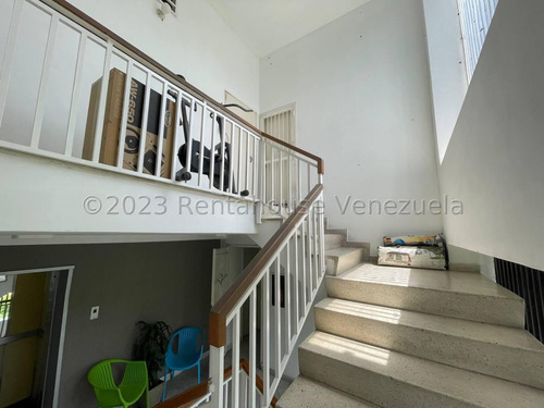 Consigue Este Fabuloso Penthouse En Venta En Zona Norte De Maracay En Las Delicias De Dos Pisos Excelente Ubicación Para Remodelar A Su Gusto Nela 24-8695