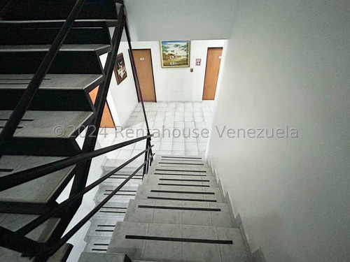 Edificio Hotel, En Venta. Rafael Gamarra Te Ofrece Gran Oportunidad De Inversión. Se Vende Edificio Y Fondo De Comercio Totalmente Amoblado Actualmente Funciona Como Hotel Pero Fue Creado Como Clinica