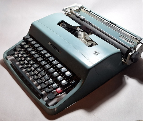 Maquina De Escribir Olivetti 32 Decoración O Uso (sin Cinta)