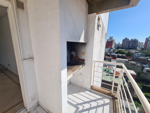 Departamento Al Frente. Alquiler. 2 Balcones. Parrillero Exclusivo. Pichincha