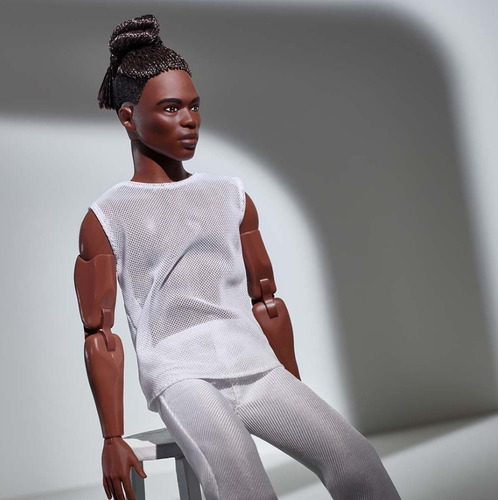 Imagem 6 de 11 de Barbie Signature Ken Looks Moreno Com Tranças Coque Ms Sj
