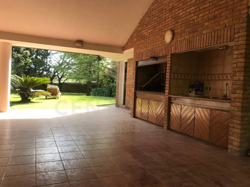 Imagen 11 de 30 de Excepcional Residencia Con Hermoso Parque En Atlantida.
