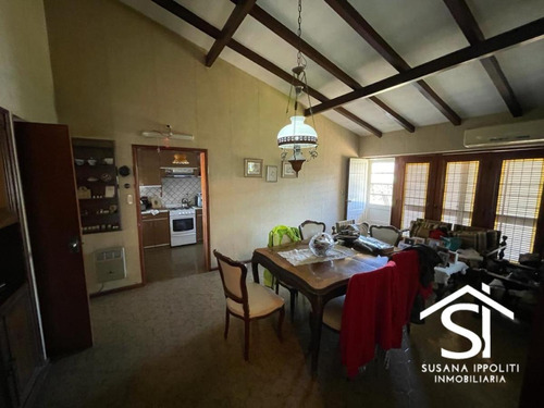 Imagen 13 de 30 de Casa De Estilo Tipo Chalet En Roldán