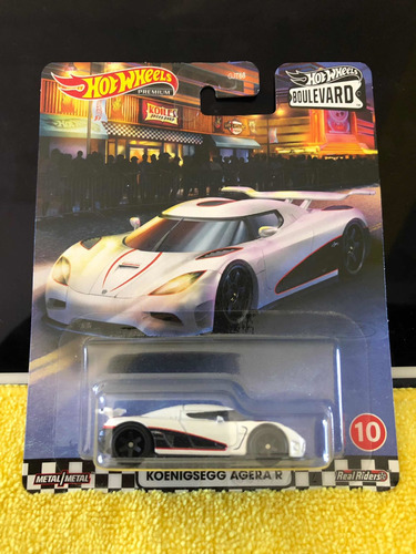 Hot Wheels Serie Boulevard Koenigsegg Agera Con Su Protecror Color Blanco