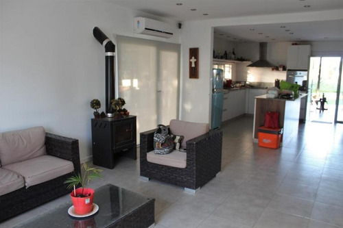 Casa En Venta 4 Amb. En Barrio Club De Campo El Candil