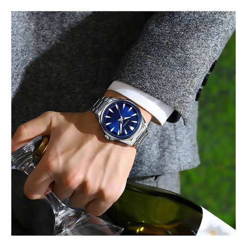 Relógio de pulso Curren 8424 com corria de aço inoxidável cor prateado - fondo azul