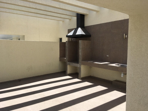 Moderno Con Dos Dormitorios En Suite