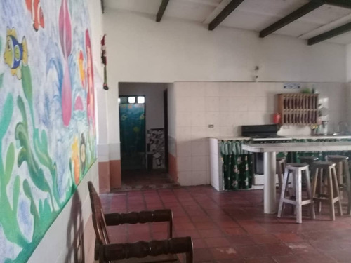 Imagen 8 de 9 de Casa Vacacional Los Chaguaramos. Ocumare De La Costa Casa Para 20 Personas Con Piscina, Jacuzzi.