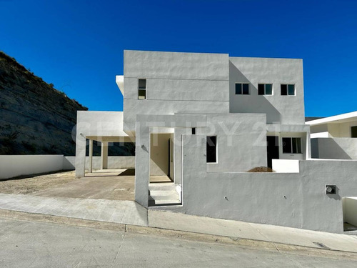 Casa Nueva En Venta En Colinas Del Sauzal, Ensenada, Baja California