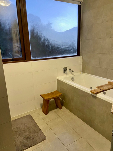 En Arriendo! Espectacular Casa Con Vista A Stgo. El Arrayán