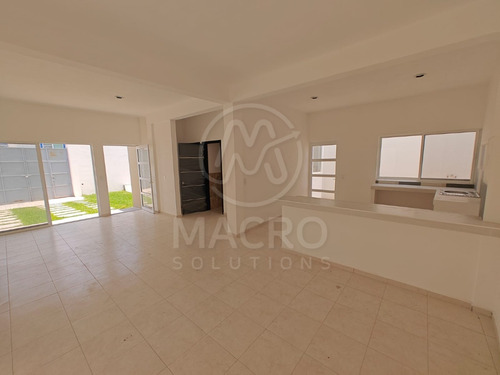 Casa En Venta En Col. Hermenegildo Galeana Con 4 Recamaras