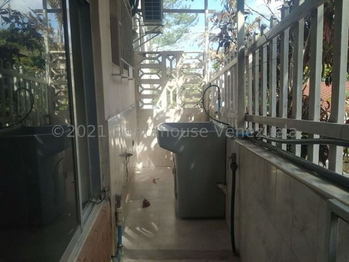 Imagen 10 de 15 de Leida Falcon Rentahouse Vende Casa En Carialinda Naguanagua 22-9303 Lf