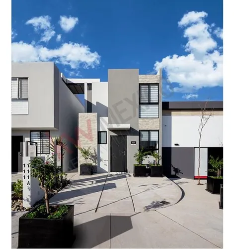 Casa En Venta En Zona Norte En Fraccionamiento - Casa En Venta Con Recámara En Planta Baja - Foret