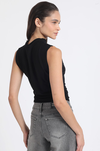 Top Malla Con Recogido En Costados Y Un Hombro, Negro Liola