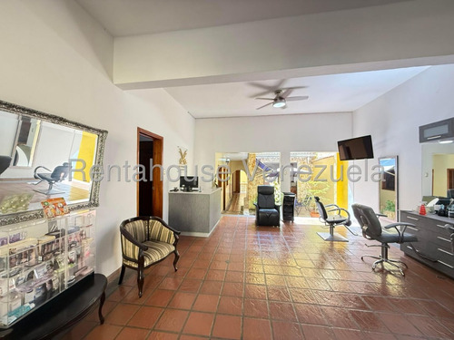 Ft Casa Comercial A Pie De Calle En Alquiler Ubicada En La Avenida Principal De Los Chorros - Mls#25-16414