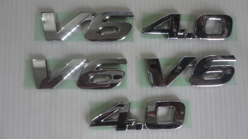 Emblemas O Logo V6 Y 4.0 Toyota Fortuner Y Hilux Originales