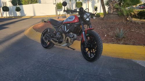 Ducati Scrambler 800 Modificada A Independent