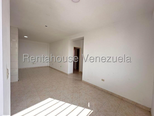 #*25-10446 Comodo Apartamento En La Zona Este De Barquisimeto, Lara. Adelaida Armeya