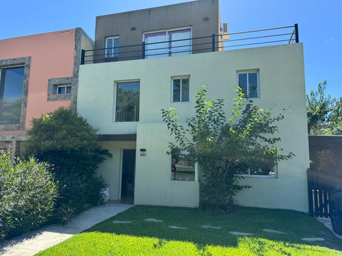 Casa En Barrio San Isidro Labrador Con Amarra