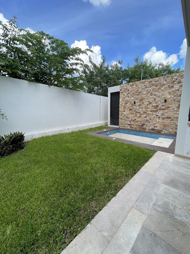 Casa De 4 Recámaras Dentro De Privada Cerca De La Isla, En Cholul
