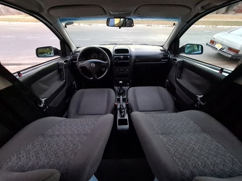 Imagem 12 de 14 de Chevrolet Astra Hatch 2.0 8v Advantage 2009/2009