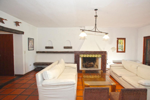 Casa En Lomas De San Isidro