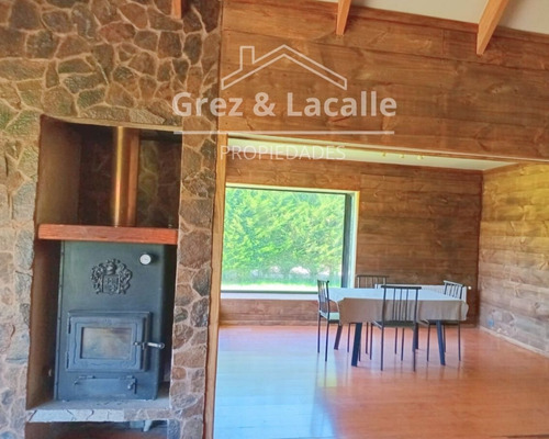 Se Vende Casa De 2 Pisos En Sector Los Niches, Curicó
