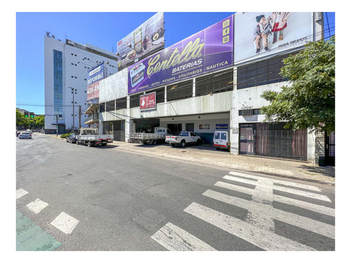 Mega Local En El Cruce Alberdi Con 1340m²