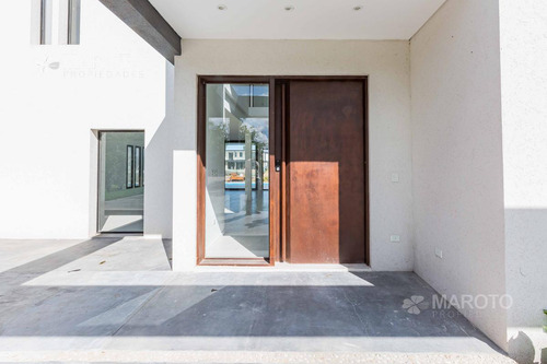 Imagen 12 de 30 de Casa En Venta A La Laguna En Canton Norte- Maroto Propiedades-