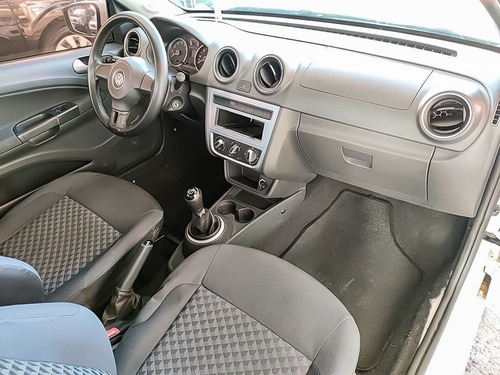 Imagem 7 de 12 de Volkswagen Saveiro 1.6 Mi Trendline Cs 8v 2015