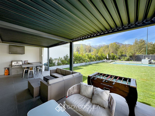 Casa En Venta De 4 Dorm. En Lo Barnechea