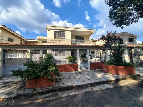 En Venta Casa De Dos Niveles En El Trigal Sur, Valencia Estado Carabobo - Venezuela / Emer