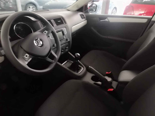 Imagen 7 de 13 de Volkswagen Jetta 2017 4p Comfortline L5/2.5 Man