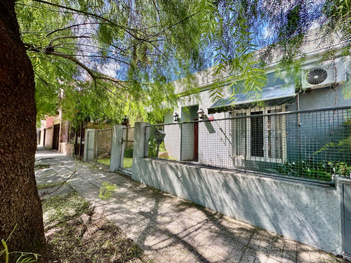 Casa - 3 Ambientes - Servicios - Excelente Ubicacion